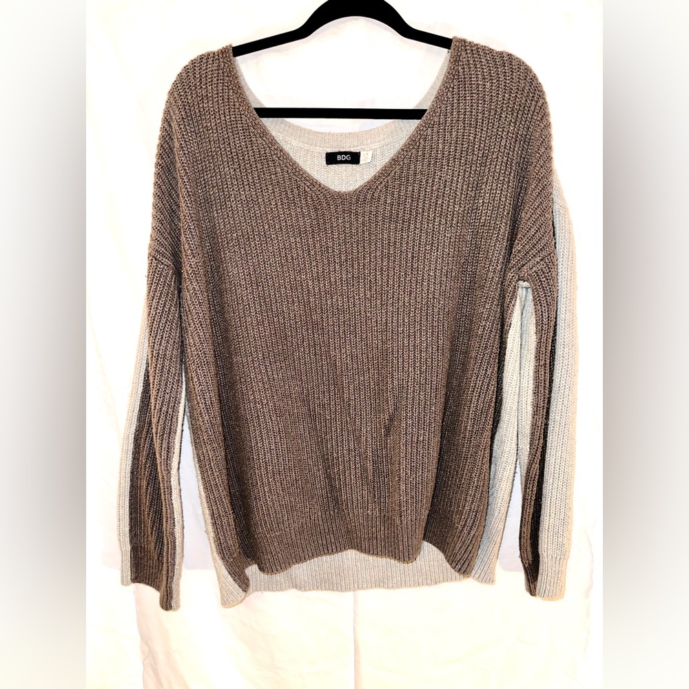 - BDG Sweater -